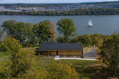 Image de The Bluff: Designer | Views | Pool | Hot Tub