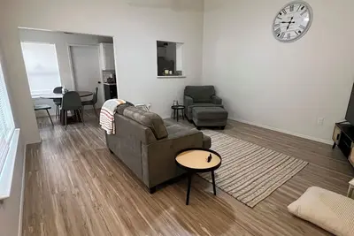 Image de The Gray Door 2-bedroom house with Ac in charming Lawton