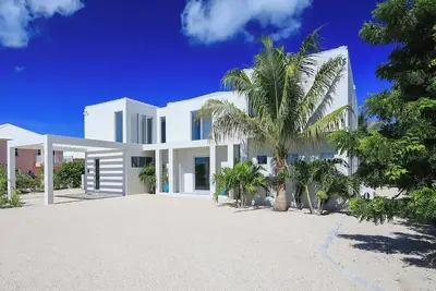 Image de Pure Water Villa - Grace Bay Beach - New 5 Bedroom Villa