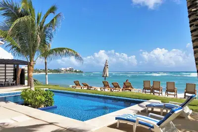 Beachfront 2bed Condo in Akumal U6