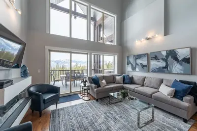 Image de ⛷ True ski in & out! Hot tub + Stunning view @Khmr