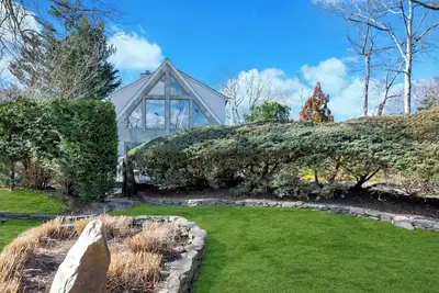 Image de Sun, Sand, and the Sound. . . 4 minute walk to the Beach