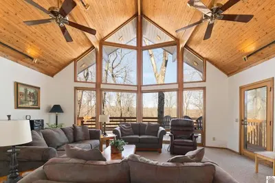 Image de Cozy family lake house on Kentucky Lake, private dock & sleeps 14