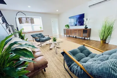 Image de 3-bedroom house Jacuzzi + Parking + Comfort – Philly Stay\n\nShare\n\nSave