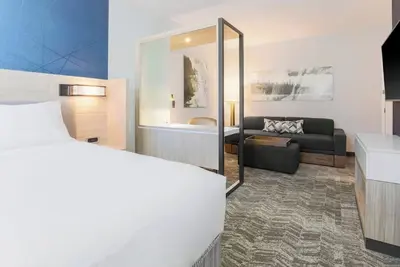 Image de Relax in Spacious Suite w/ Modern Touches + Prime Location Near Truckee Trails