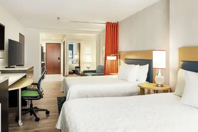 Image de Spacious 1br Studio with 2 Queen Beds Near Dining, Parks & Local Attractions