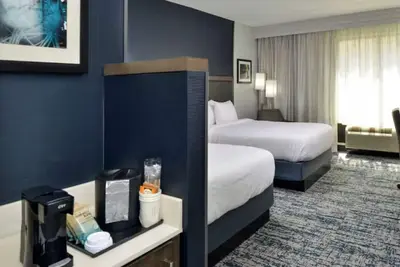 Image de Tranquil Stays Near Restaurants, Museums, Theater, and Airport | 4 Units