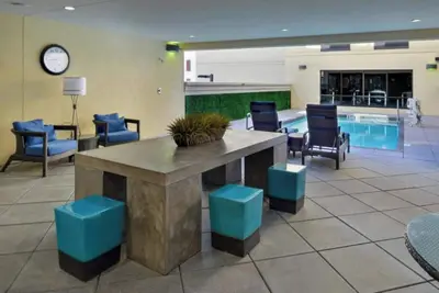 Image de Comfortable Lodging in Downtown w/ Outdoor Pool Near Historic Landmark | 4 Units