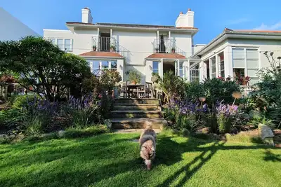 Image de Contemporary vintage seaside house on the hill above Hastings Old Town