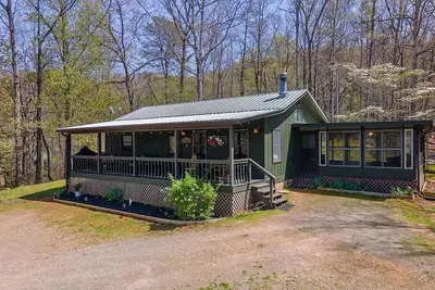 Secluded Franklin Cabin with Mountain Views