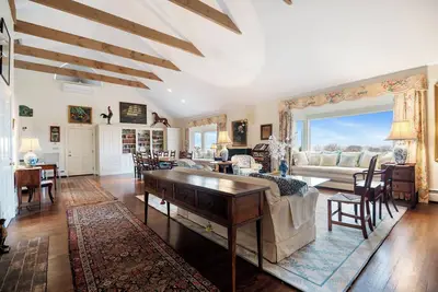 Image de Timeless Seaside Estate: 4 Lodgings, Private Beach