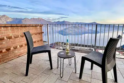 Image de Modern vacation apartment with breathtaking lake and mountain views