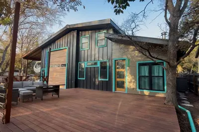 Image de Beautiful Retreat Home near Lake Travis with huge game room, nature trails