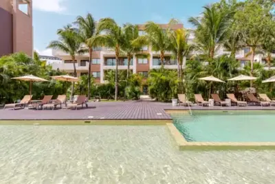 Image de Nick Price’s Beautiful Golfview Condo