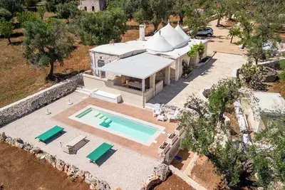 Trullo Cecapesce by Perle di Puglia