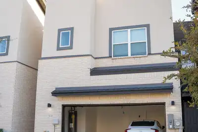 Image de Modern contemporary 3bedroom, 2. 5baths offering a blend of comfort, convenience.