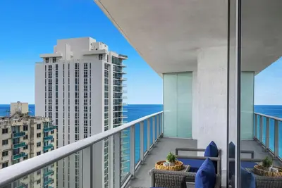 Image de Free Car Parking & 1br Apt w/ Stunning Ocean Views