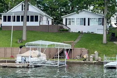 Image de Cozy 2-bedroom house on Hamilton Lake, with 80 feet of full lake access