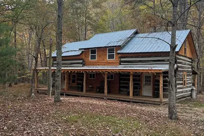 Image de Prehistoric Cabin on the Creek!