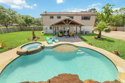 Image de Pickleball Oasis + Pool & Spacious Home