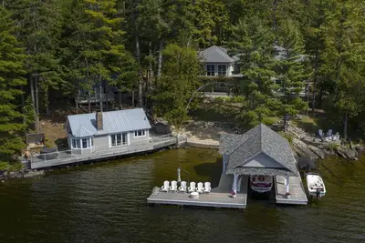 Image de 9+ bed 7 bath cottage on Lake Muskoka