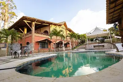 Image de Casa de Campo Luxuosa c/ Piscina e Churrasqueira