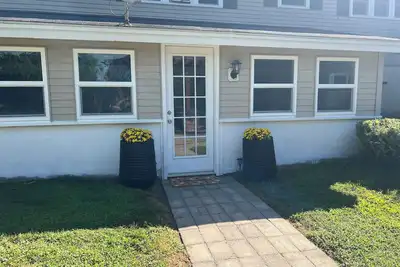 Image de Cozy Oswego River Area Basement Suite   Sunroom & Hot Tub in Phoenix Ny