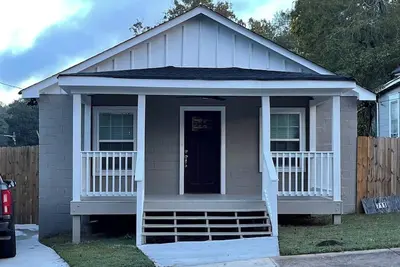 Image de Furnished 2br/2ba Monthly Rental – 30+ Day Stays Near Mercedes-Benz, Parking