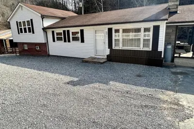 Image de Ellis Trail Lodging in Gilbert West Virginia across from the Rockhouse trails