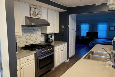 Image de Webster Lake Front Cottage 5 Bdrms, 4 Baths, Large Deck & Dock, Fully Equipped