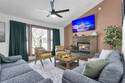 Image de Lakeview Getaway | Pool, Sauna, Jacuzzi, Game Room