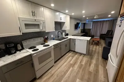 Image de Sr 41  Cozy Ski-Out Renovated Shamrock Retreat. Dog Friendly