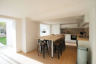 Image de Villa de 9 chambres & salles de bain privatives – proche Circuit