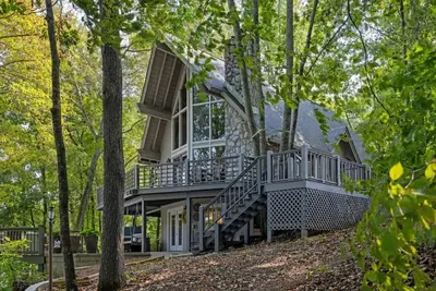 Image de Water's Edge - Lakeside retreat