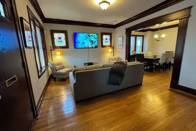 Image de 3-bedroom, 2 bathroom bungalow in wonderful Berwyn, 20min to Downtown Chicago