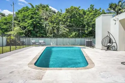 Image de Modern Retreat in the Heart of Hollywood