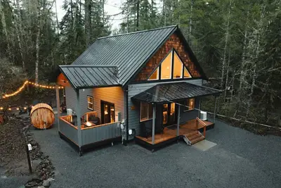 Image de Alpenwolf - Sauna! Hot Tub! Firepit! Ev! Ac!