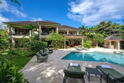 6br Modern Villa w/ Private Pool and Staff-Tektv