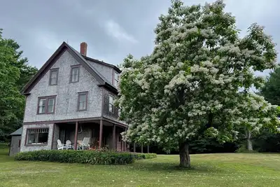 Image de Historic 7-bedroom house in Sebago perfect for family gatherings.
