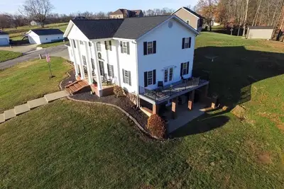 Image de Perfect 7-bedroom house with a in ground pool