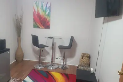 Image de Private Space in Mobile Home, Private Entry & Bath Near Alabama Games