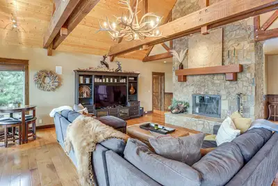 Image de Hot Tub & Dock: Deschutes River All-Season Retreat