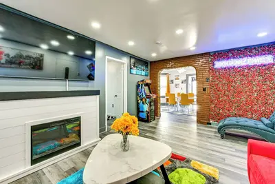 Image de Walk to Shops, Parks & Restaurants: Teaneck Escape