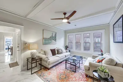 Image de 4 Mi to Market Square: Bright Apt w/ Balconies