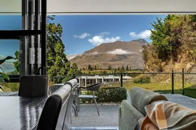 Image de Lakeview Apartment, Walk to Town, 2 Bed, 2 Bath & Parking