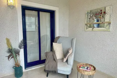 Image de Sunny and cozy apartment with beautiful sea and mountain views. For 4 guests.