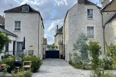 Image de Les Maisons Voisines -Deux maisons de charme 4★ pour familles & amis – Bourgogne