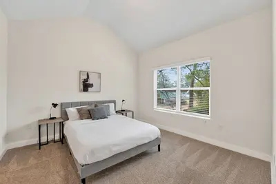 Image de Sleek Apartment With Fitness Center