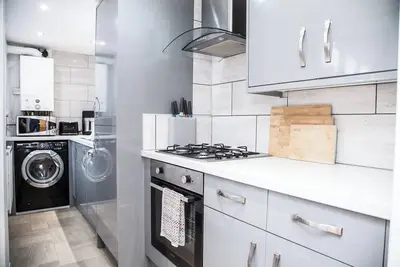 Image de Peaceful 2-Bed House | Short and Long stay | Parking