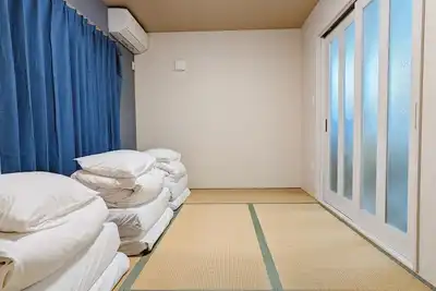 Image de Ten Minutes to the City, One Step Back to Quiet.